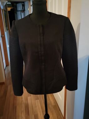 Tailored Black Women's Blazer with Ribbed Sleeve Detail